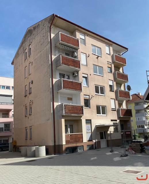 Trg I. Kršnjavija 4