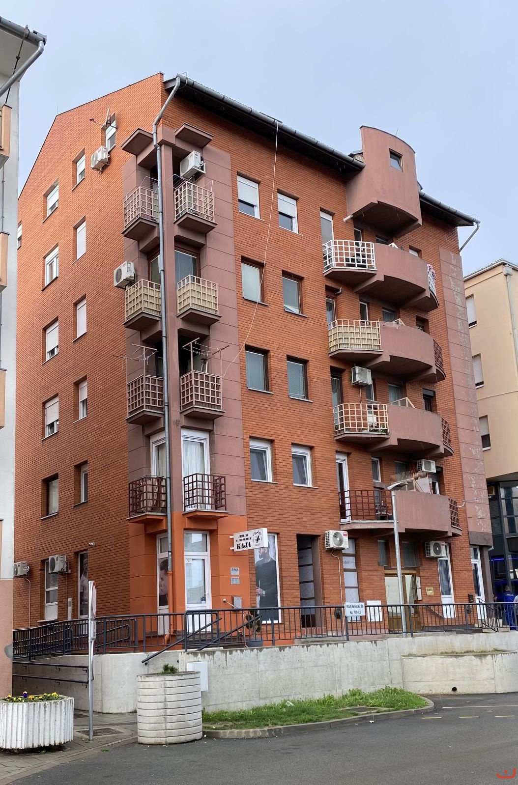 Trg I. Kršnjavija 8